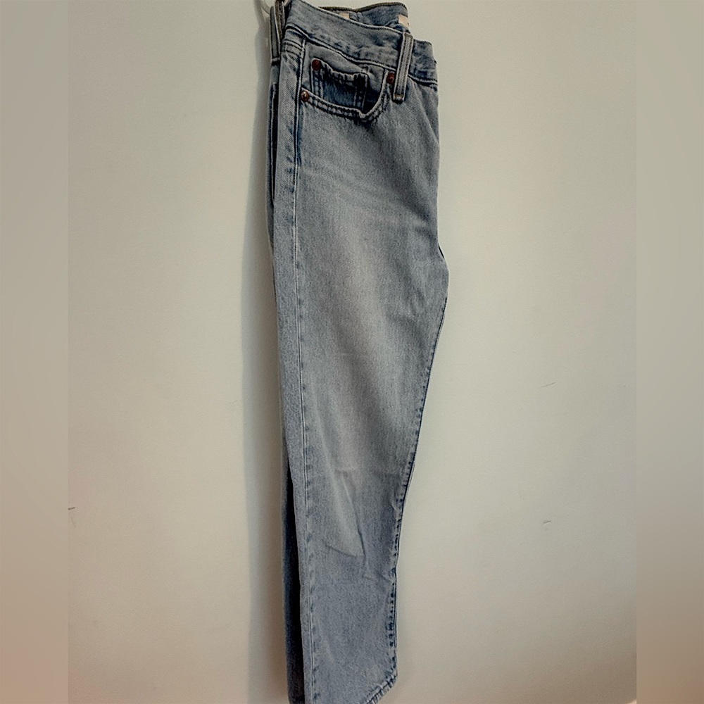 Levi's  Wedgie Straight Cropped Light Wash